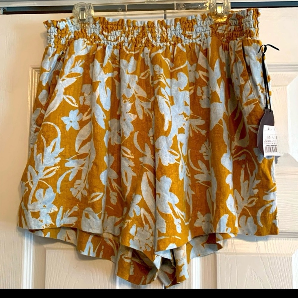 Ava & Viv High Waist Floral Shorts in Mustard and Light Blue - Picture 4 of 11
